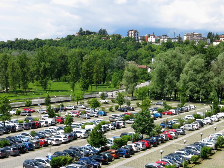 ¿Cómo pueden las ciudades enfriar los estacionamientos de las grandes ciudades?  - 8/3  imagen