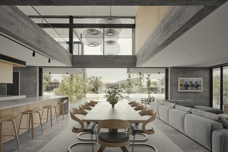Casa Sjøhavn / Lightbody Architects - Fotografía de interiores, comedor, mesa, silla, viga, ventanas