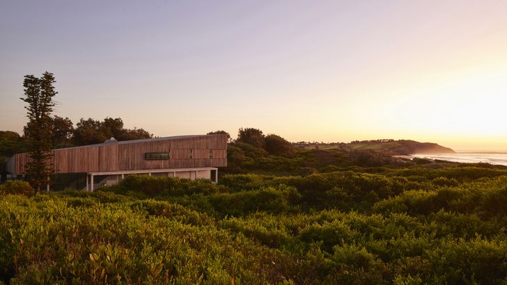 Club de salvamento Long Reef Surf por Adriano Pupilli Architects.