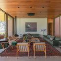 Casa Conquista / David Guerra Arquitetura e Interiores - Foto Interior, Mesa, Silla, Viga
