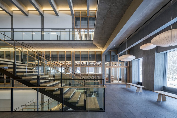 Ayuntamiento de Furubira CAN@YELL / TAISEI DESIGN Planificadores Arquitectos e Ingenieros - Fotos de Interiores, Escaleras, Ventanas, Barandillas