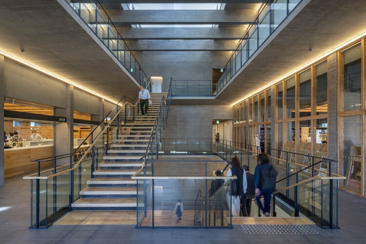 Ayuntamiento de Furubira CAN@YELL / TAISEI DESIGN Planificadores Arquitectos e Ingenieros - Fotos Interiores, Escaleras, Barandillas