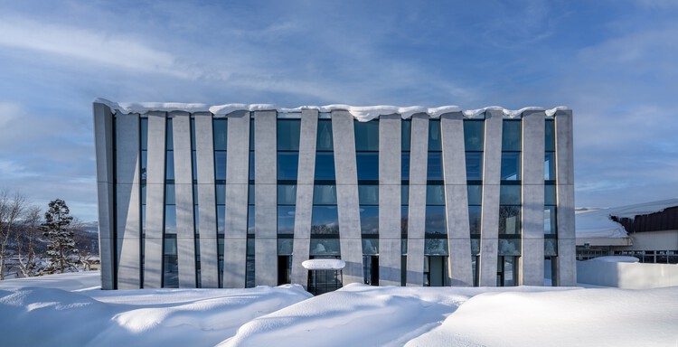 Ayuntamiento de Furubira CAN@YELL / TAISEI DESIGN Planificadores Arquitectos e Ingenieros - Foto Exterior