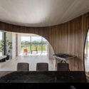 © Fotografía YuChen Chao Casa Armonía con la Naturaleza / Yuan Architects - Fotografía interior, mesa, ventanas