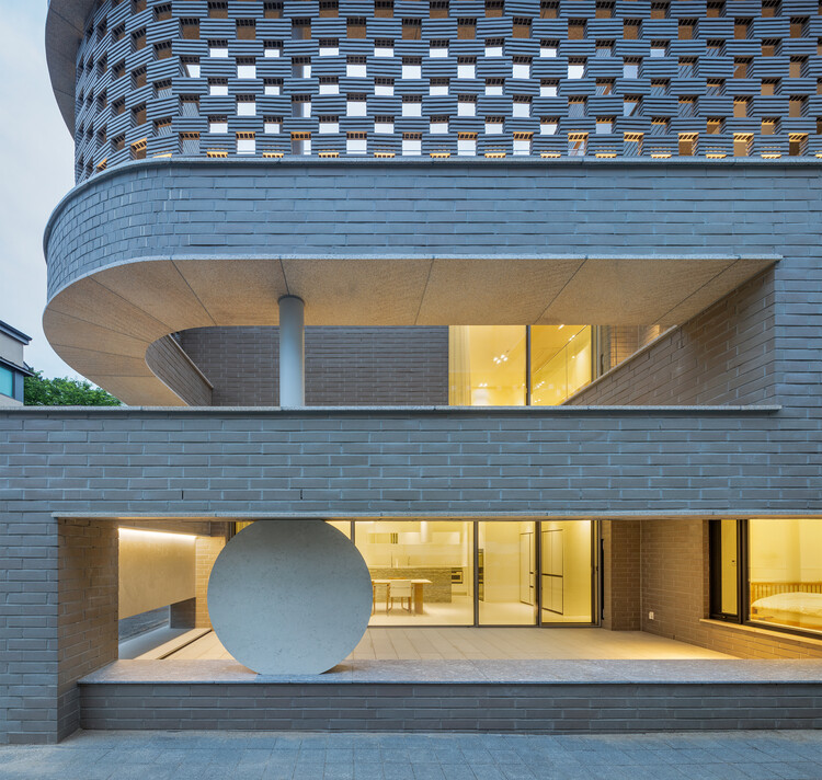 Pangyo Bi Patio House / June Architects - Fotos exteriores, iluminación, ventanas, fachada