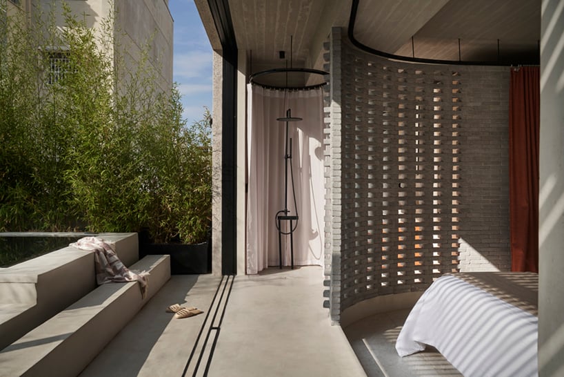JC Architects transforma un espacio comercial en un hotel urbano de cinco pisos en el corazón de Atenas