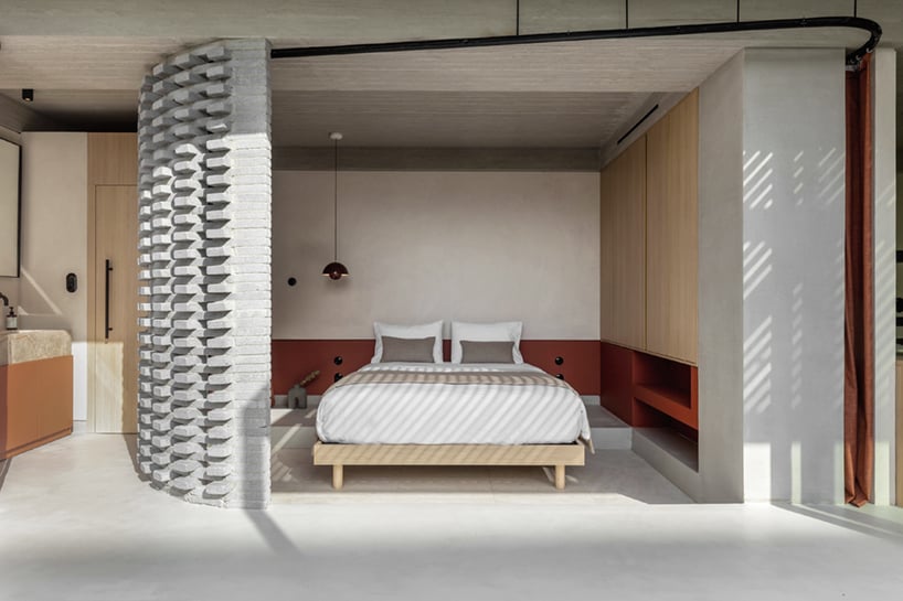 JC Architects transforma un espacio comercial en un hotel urbano de cinco pisos en el corazón de Atenas