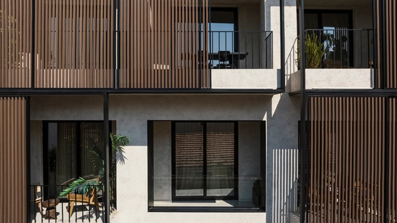 JC Architects transforma un espacio comercial en un hotel urbano de cinco pisos en el corazón de Atenas