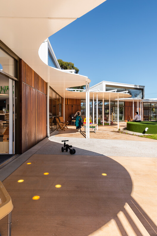 Centro de aprendizaje para niños y familias de Larapi / JAWS Architects - Foto exterior