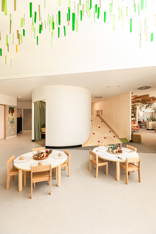 Centro de aprendizaje infantil y familiar Larapi / JAWS Architects - Fotografía interior, comedor, mesa