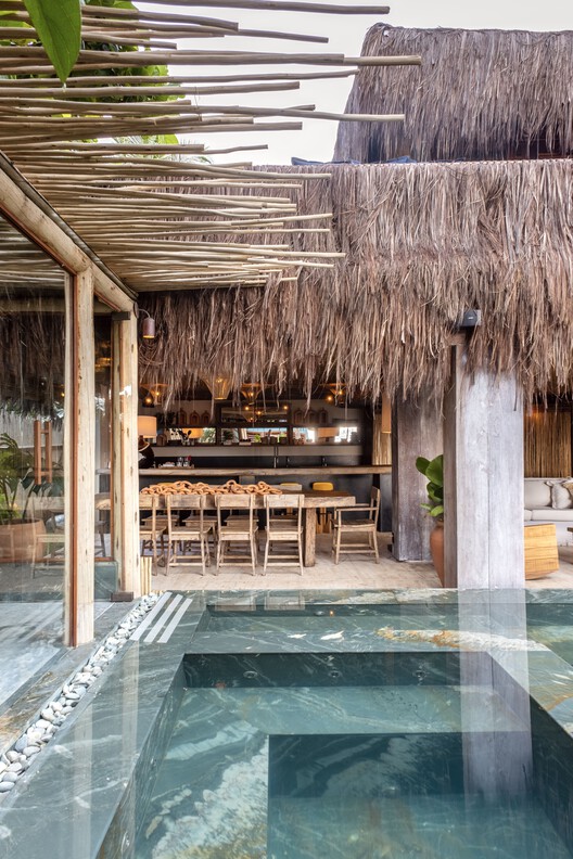 Pousada Hayô / Vivian Hunnicutt Architects & Associates - Fotos de interiores, cocina, silla, mesa