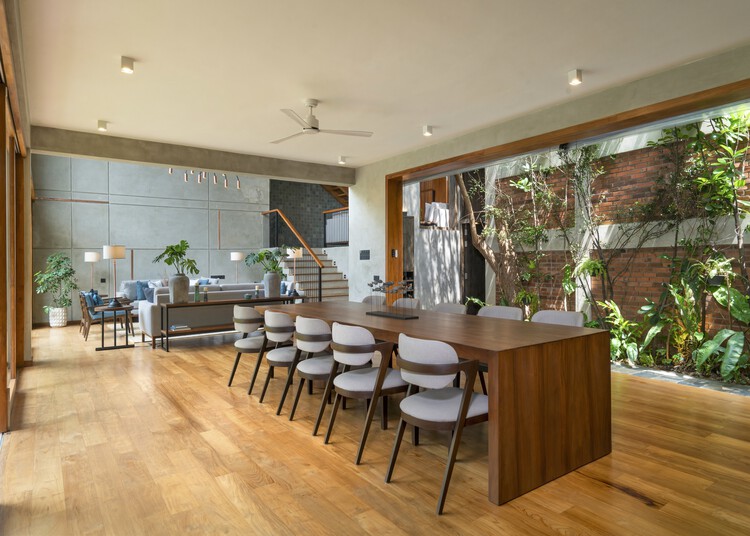 Haritha Retreat / Manoj Champika Charted Architect - Fotografía interior, mesa, silla