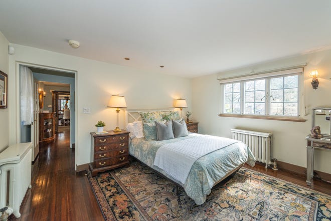 Diseñado a principios de la década de 1920 por Frank Joseph Forster, un galardonado arquitecto provincial francés, Warren Pl.  67. Montclair abrió sus puertas en 2011 y salió a la venta en marzo de 2024 por casi 3 millones de dólares.