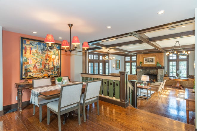 Diseñado a principios de la década de 1920 por Frank Joseph Forster, un galardonado arquitecto provincial francés, Warren Pl.  67. Montclair abrió sus puertas en 2011 y salió a la venta en marzo de 2024 por casi 3 millones de dólares.