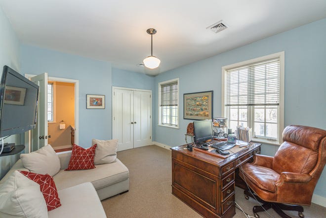 Diseñado a principios de la década de 1920 por Frank Joseph Forster, un galardonado arquitecto provincial francés, Warren Pl.  67. Montclair abrió sus puertas en 2011 y salió a la venta en marzo de 2024 por casi 3 millones de dólares.