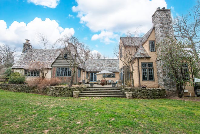 Diseñado a principios de la década de 1920 por Frank Joseph Forster, un galardonado arquitecto provincial francés, Warren Pl.  67. Montclair abrió sus puertas en 2011 y salió a la venta en marzo de 2024 por casi 3 millones de dólares.