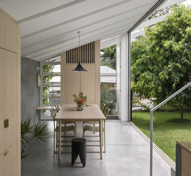 Casa Cascada / JOHN ELLWAY.  ARQUITECTO - Foto de interiores, Comedor, Mesa, Ventanas