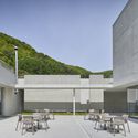 Dot Line Plan Cafe / ODDs&ENDs Architects - Fotografía exterior, fachada, silla