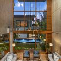 Haritha Retreat / Manoj Champika Charted Architect - Fotografía interior, mesa