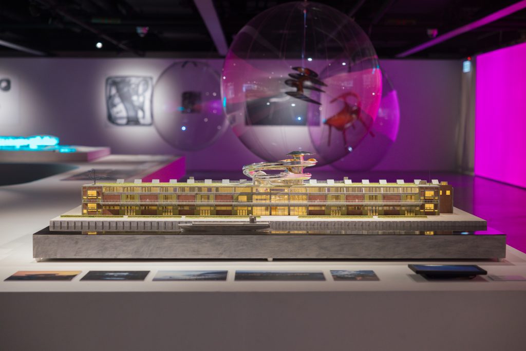 Una muestra del edificio para el Museo de Migración Fénix como parte de la exposición de la galería.