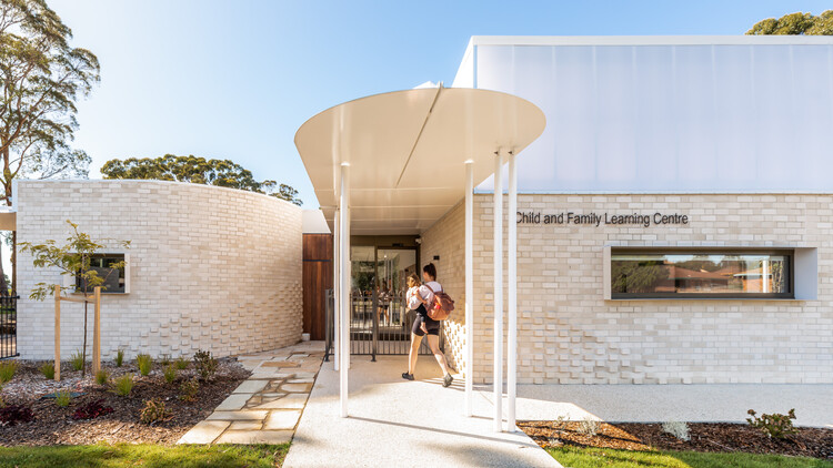 Centro de aprendizaje para niños y familias de Larapi / JAWS Architects - Foto exterior, fachada