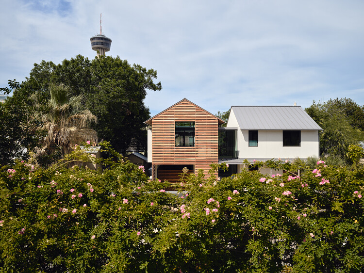 Casa Barrera / Cotton Estes Arquitecto - Fotografía Exterior, Ventanas