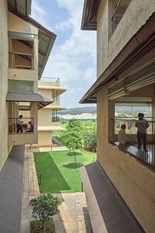 Hospital de especialidades múltiples JSW Sanjeevani / SJK Architects - Fotos de interiores, ventanas, fachadas