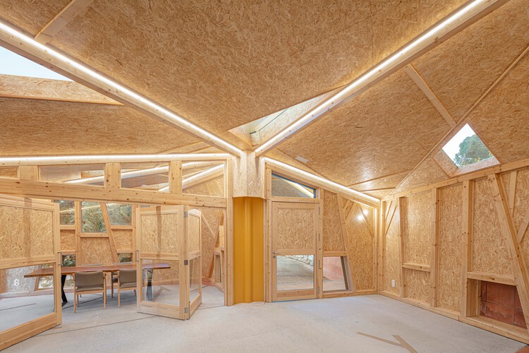 Vestíbulo del Centro de Salud Can Zariquiey / MIAS Arquitectos - Fotos Interiores, Vigas, Ventanas