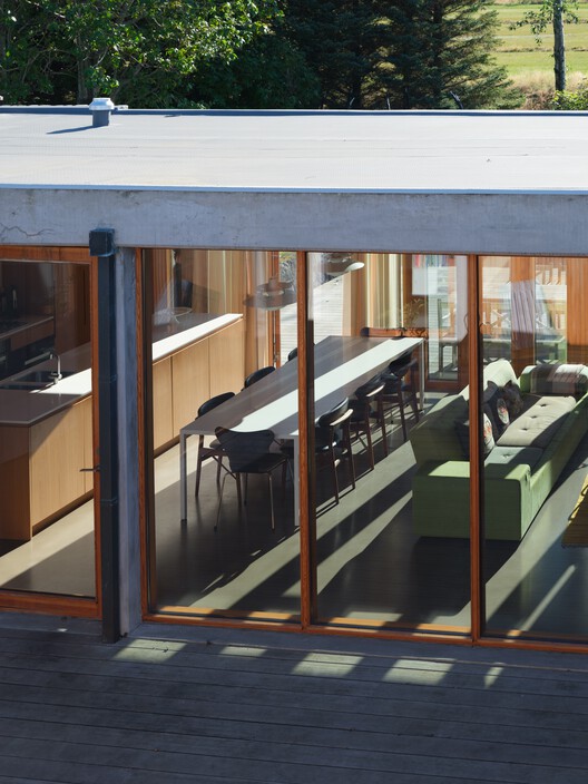 L22 Casa / Atrio Arkitektar - Fotografía interior, Mesa, Silla, Fachada