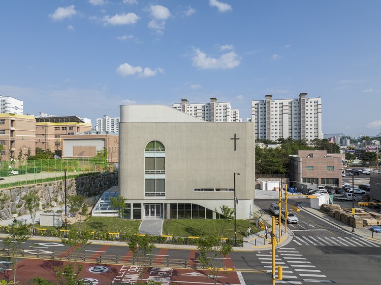 Evergreen Church / Kode Architects - Fotografía exterior, ventanas, paisaje urbano