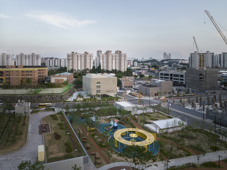 Iglesia Evergreen / Kode Architects - Fotografía exterior, paisaje urbano