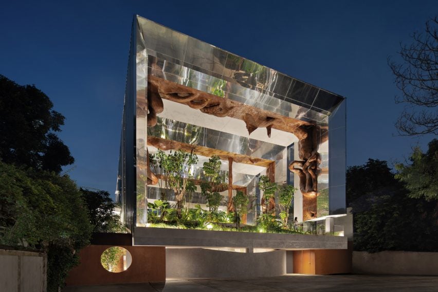 Vista exterior del Jardín de los Espejos por RAD+ar