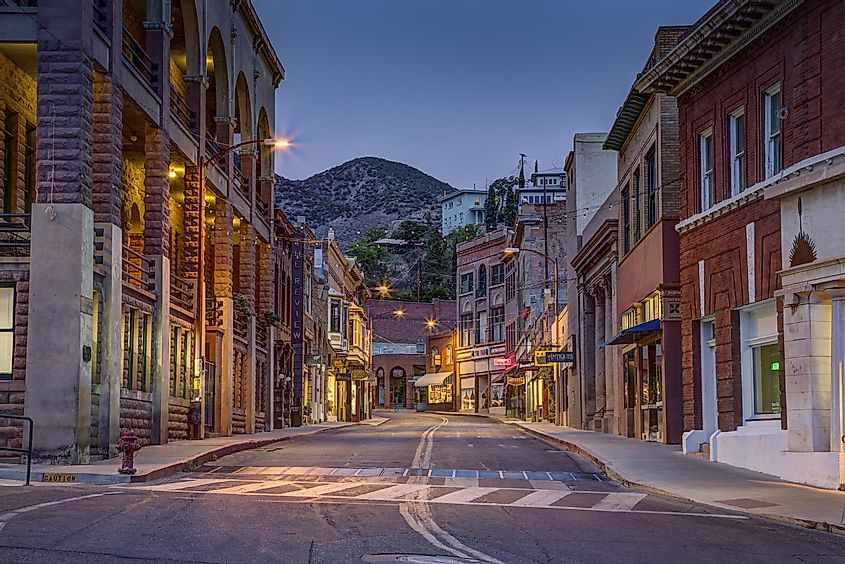 Centro histórico de Bisbee, Arizona: antigua ciudad minera de cobre. Crédito editorial: Chris Curtis / Shutterstock.com
