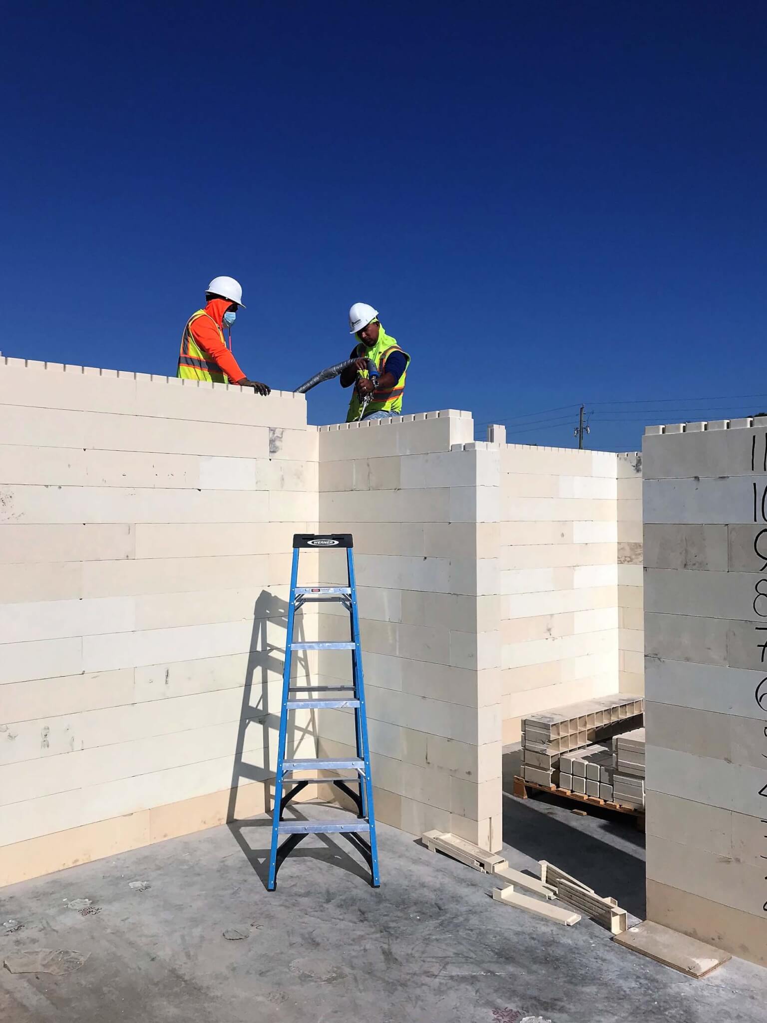 edificio en el proyecto de vivienda utilizando el sistema bloque por bloque