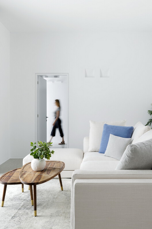 Casa RizA ii / React Architects - Fotografía interior, dormitorio, mesa, sofá