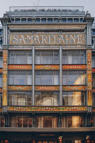 La fachada intrincadamente renovada de La Samaritaine