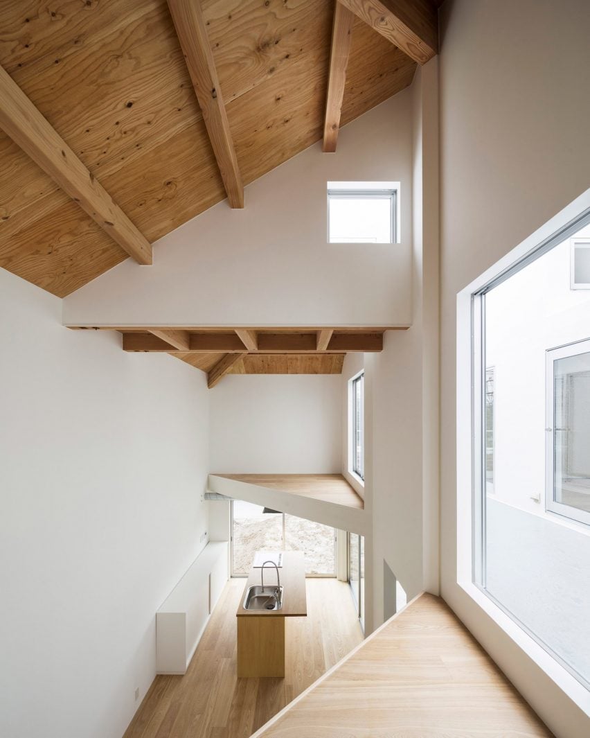 El interior de la casa japonesa de Chop + Archi