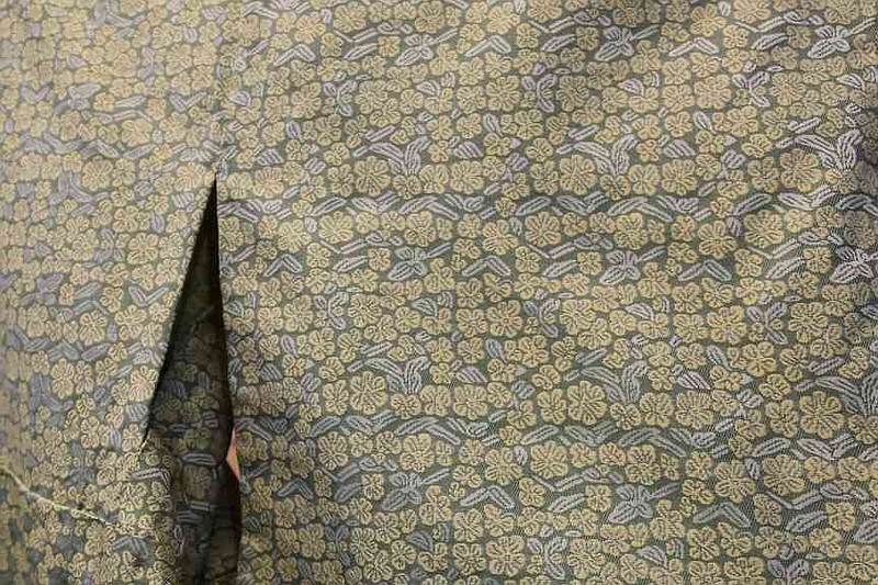 Esto muestra la tela de Nishijino, AI creó Kyoto, el oeste de Japón con el diseño de tejido de Fukuoka el 3 de julio de 2025. (AP Photo / Yuri Kageyama)