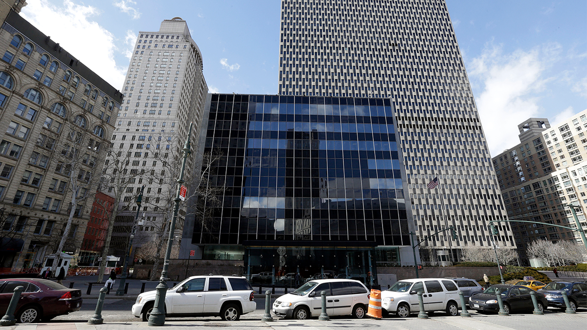 La Corte Internacional de Comercio Jakob K. Javits se ve frente al edificio federal