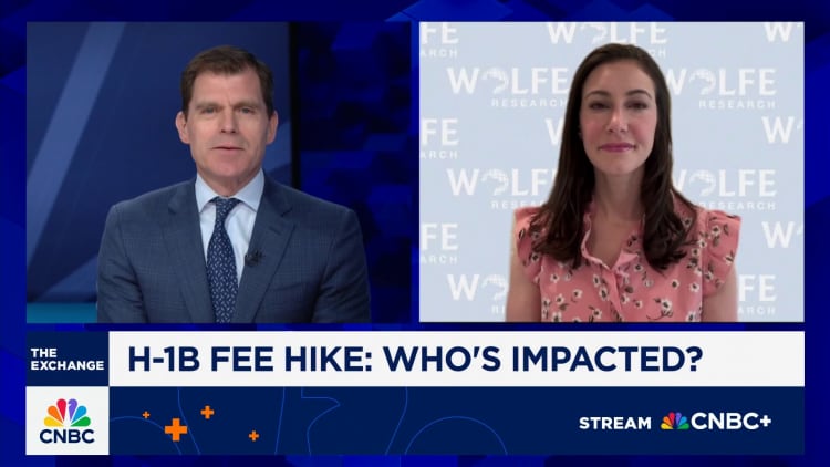 La conducción de tarifa H-1B afectará al personal de tecnología importante, como dice Stephanie Roth de Wolfe Research