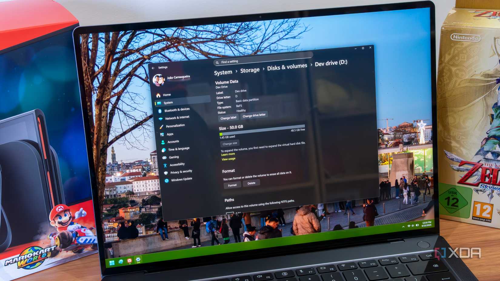 Windows 11 muestra los detalles de un disco de desarrollador de laptop