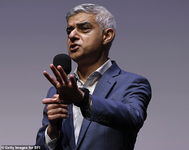 Sir Sadiq Khan, alcalde laborista de Londres, ha impulsado políticas impopulares, como la ampliación del plan ULEZ, durante su mandato en el Ayuntamiento.