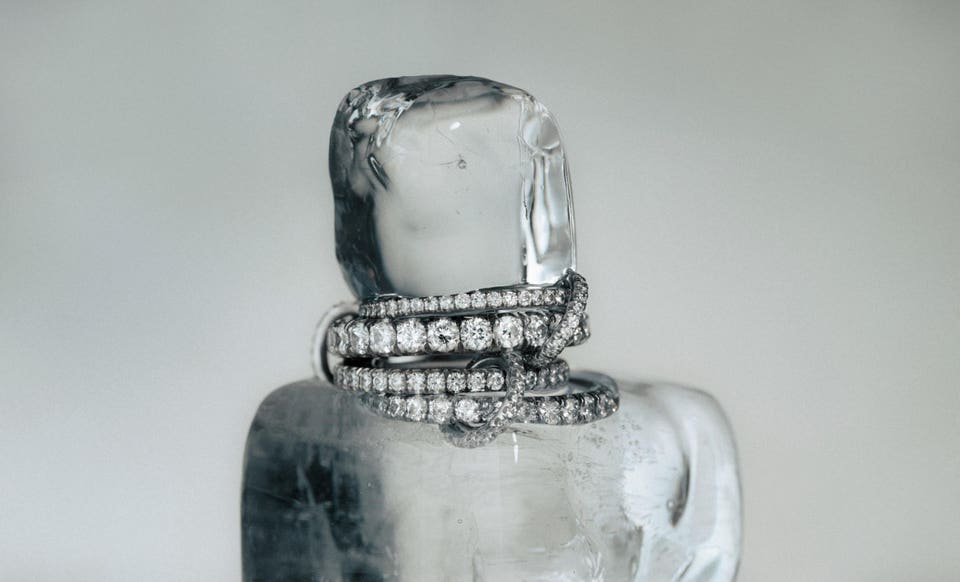 Anillo Spinelli Kilcollin con diamantes