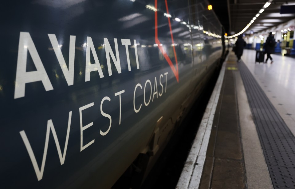 Un tren Avanti de la costa oeste en la estación de Euston.