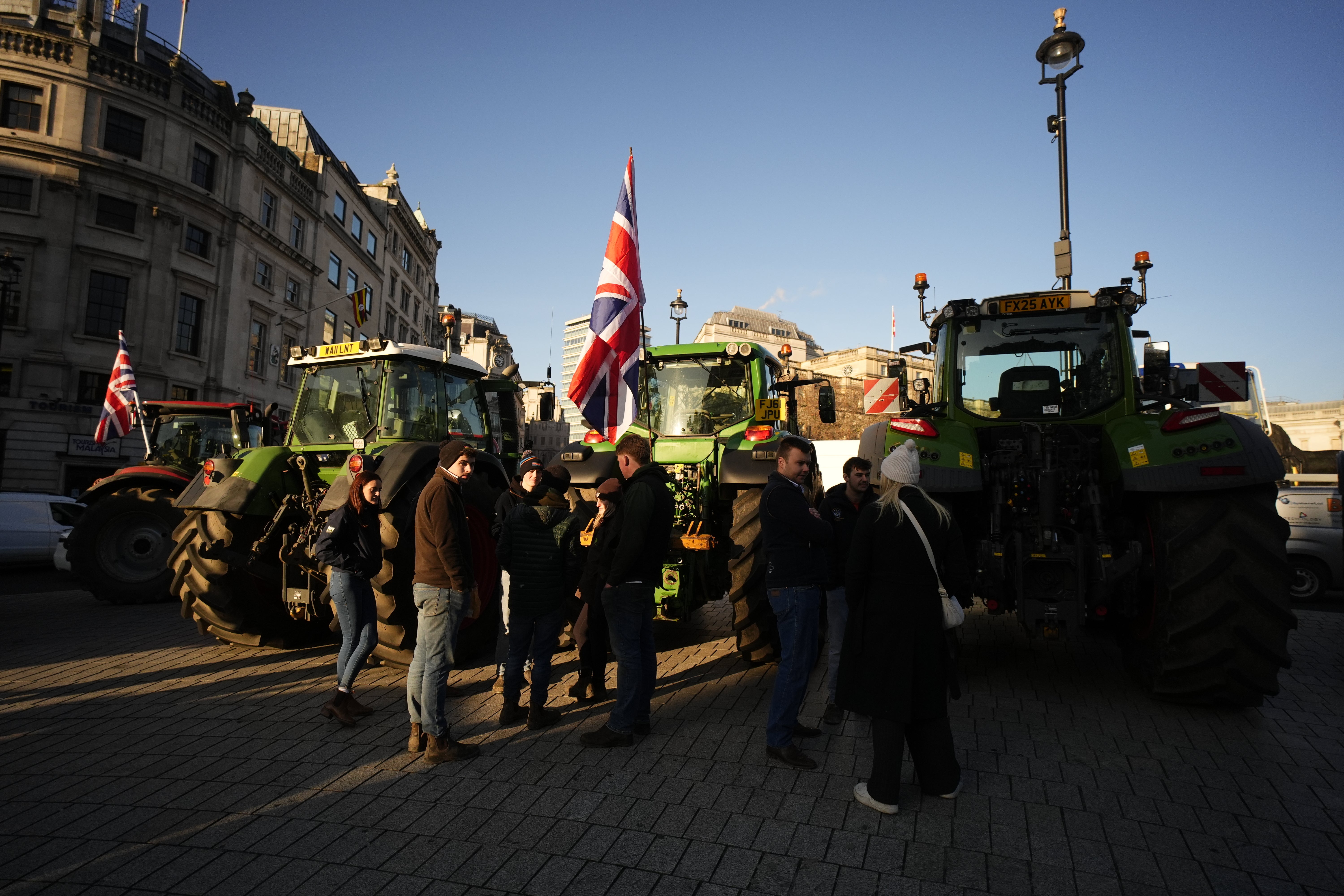 Los tractores aparecieron en Whitehall antes del discurso sobre el presupuesto de la canciller Rachel Reeves.