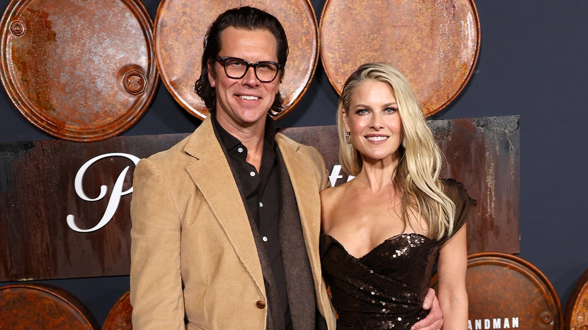 Hayes McArthur y Ali Larter en el estreno de Los Ángeles 