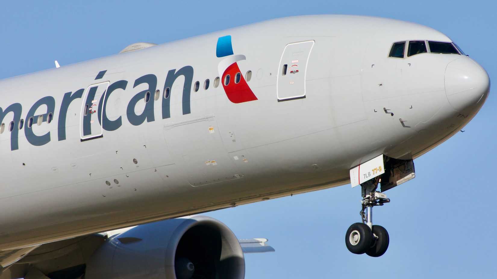 Boeing 777-300ER estadounidense recortado 