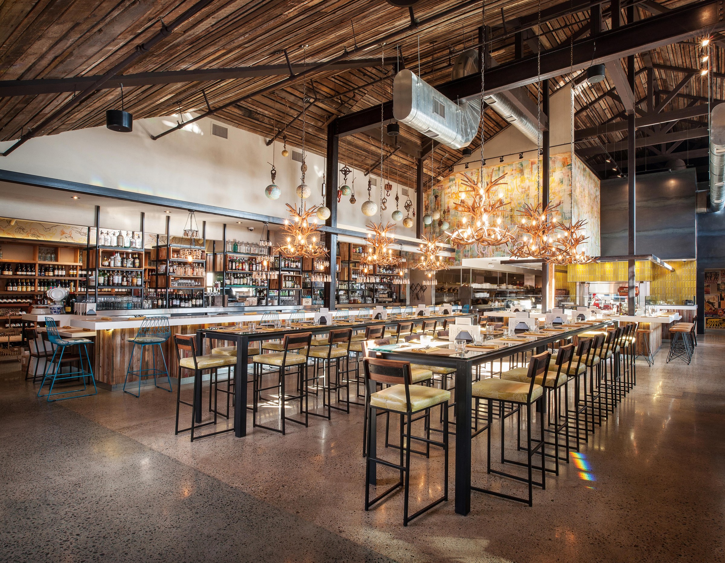 El interior de Cucina Enoteca en San Diego.