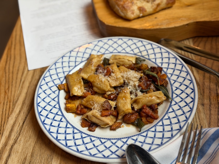 Las pastas son un gran atractivo en Seppia en Hampden, incluidos los agnolotti de conejo.